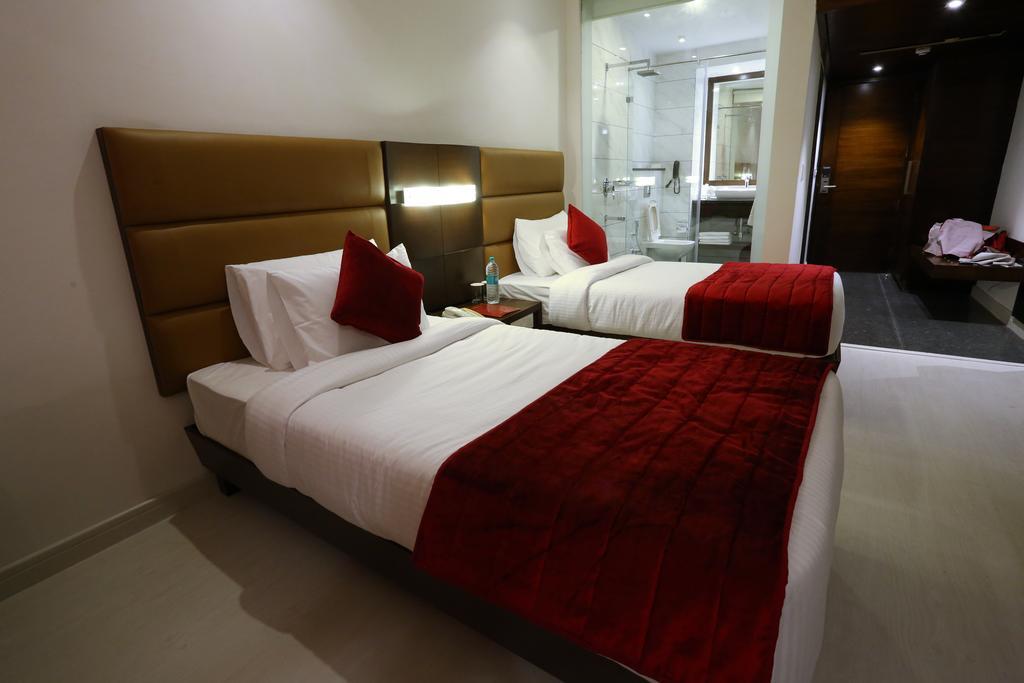 Hotel Sunbeam Premium Zirakpur Exterior foto