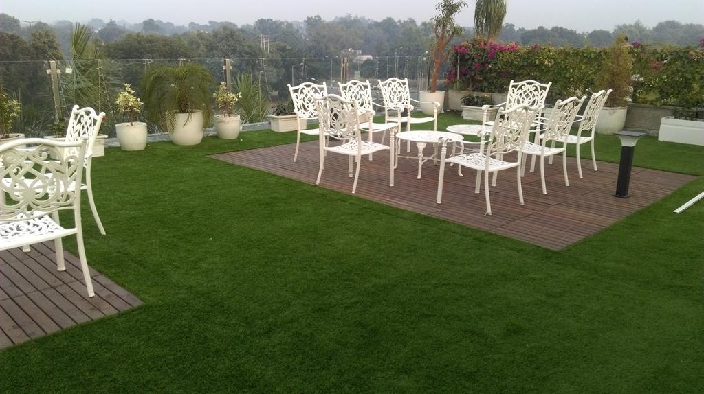 Hotel Sunbeam Premium Zirakpur Exterior foto